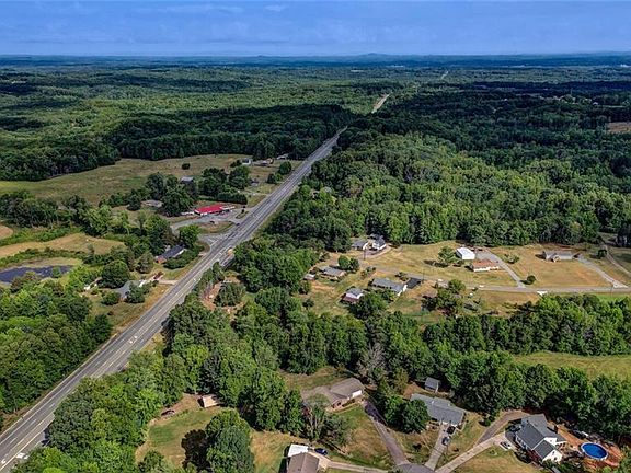 5th image of 100 Windemere Dr