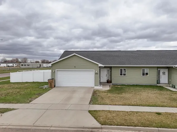 1572 47th Loop SE, Minot, ND 58701