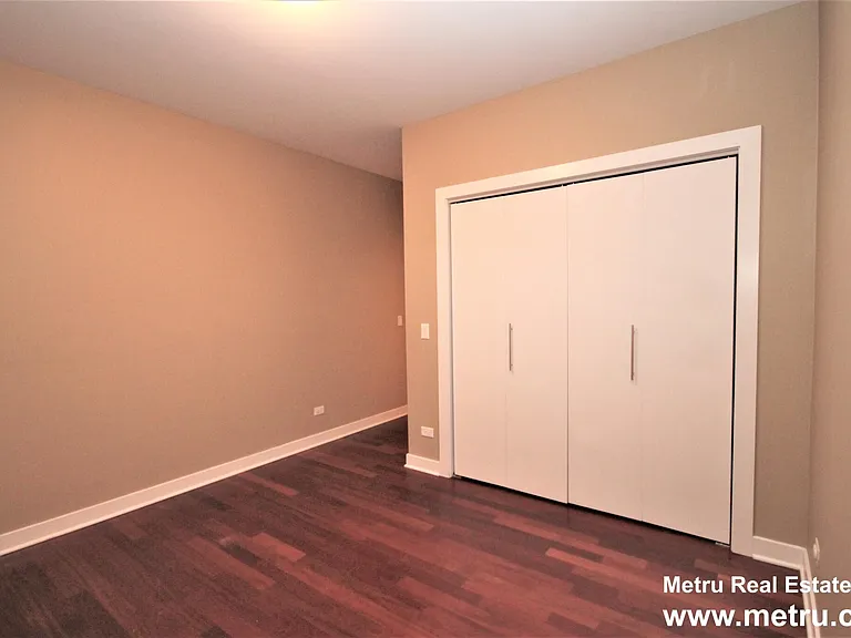 2358 W School St #4W — Photo 11