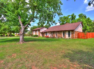 708 N Falcon Way, Mustang, OK 73064