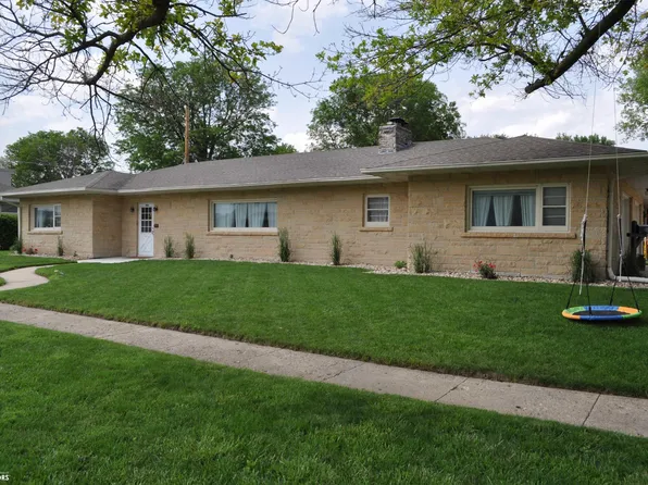 906 W 15th St, Carroll, IA 51401