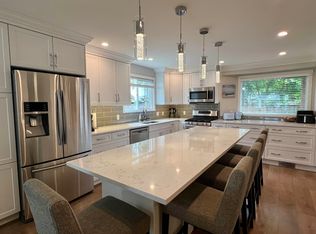 1253 Bluff Dr, Coquitlam, BC V3E1L6