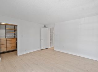 6886 N Kendall Dr #D210, Miami, FL 33156