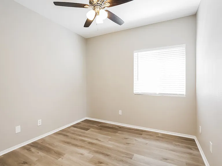 1704 Mizzenmast Ave — Photo 13