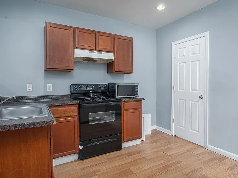 1562 N Woodyear St — Photo 9