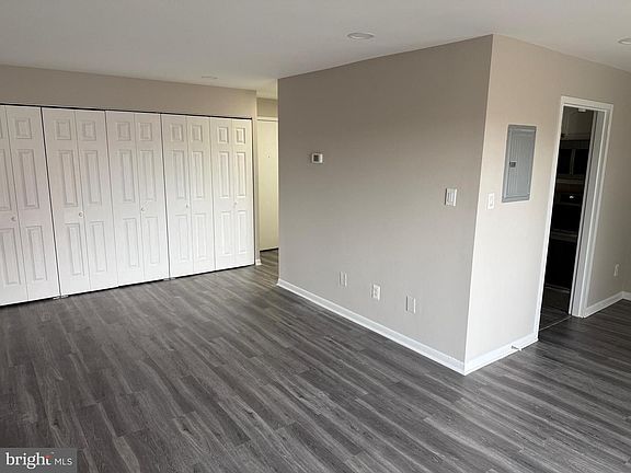 4th image of 3101 S Manchester St APT 517