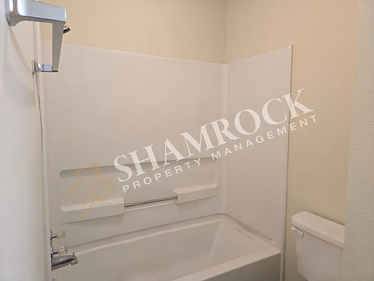 1713 Breezy Dr — Photo 9