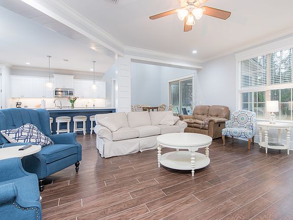 2nd image of 426 Belmont Cir