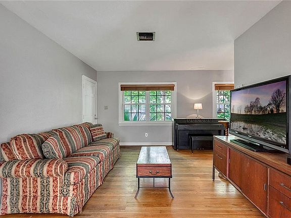 4th image of 1639 Pinewood Dr