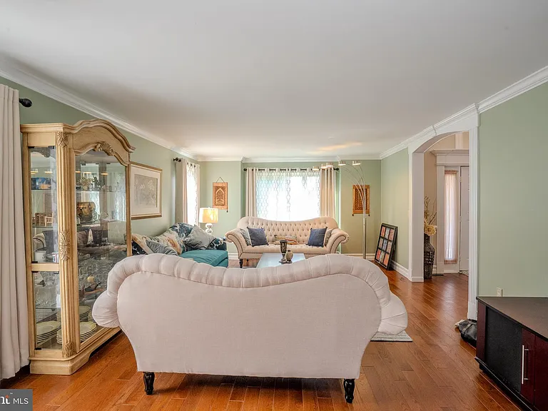 61 Amherst Way — Photo 12
