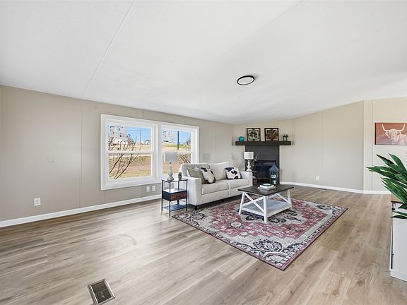 5th image of 461 Lange Way