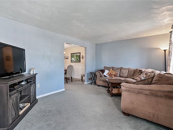 5th image of 4045 Greenridge Dr