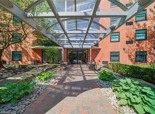 9 Bonheur Ct #506, Brantford, ON N3P 1Z5
