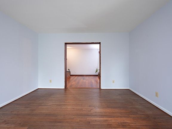 5th image of 15505 Windsor Manor Ln