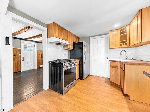 3rd image of 529 Green Pond Rd