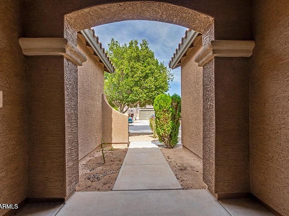 3rd image of 16151 W DESERT FLOWER Drive