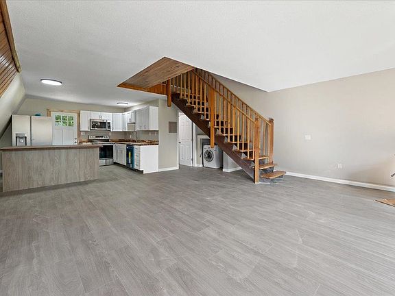 4th image of 470 Auburn Dr