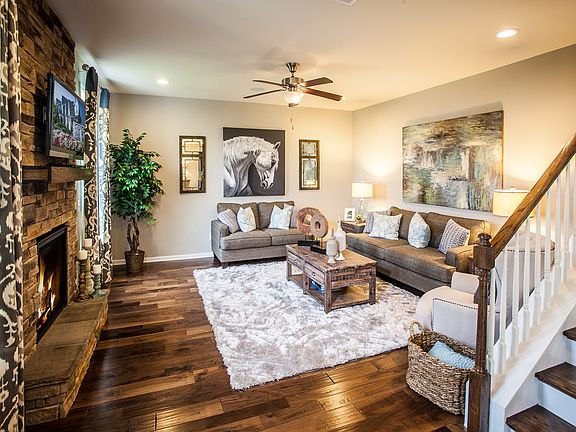 Great Roomw/Fireplace