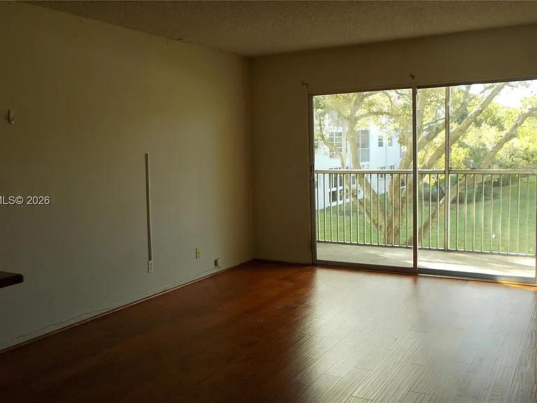 1400 SW 124th Ter #205Q — Photo 9