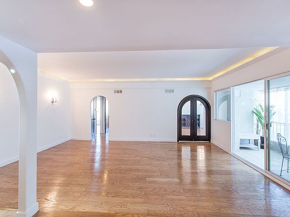 4th image of 838 N Doheny Dr APT 606