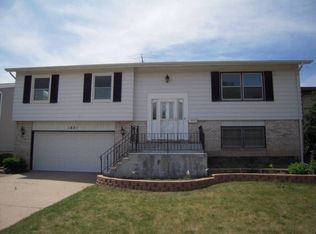 1821 W Willow Ln, Mount Prospect, IL 60056