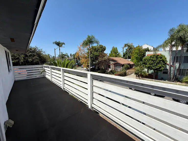 1110 Mira Mar Ave #A — Photo 34