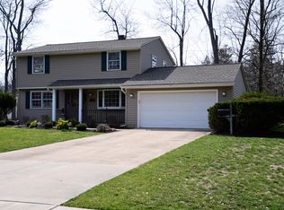 226 Cherry Ln, Avon Lake, OH