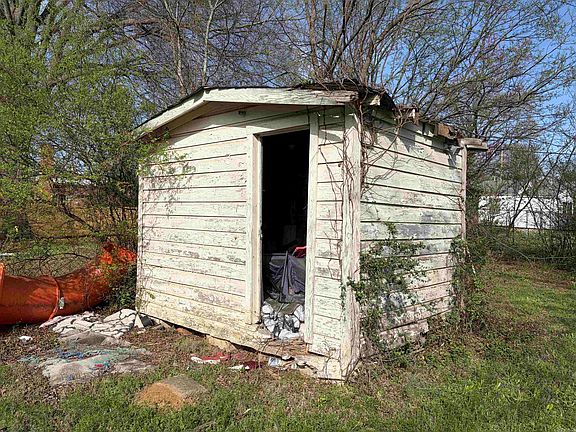 5th image of 2511 Maple St