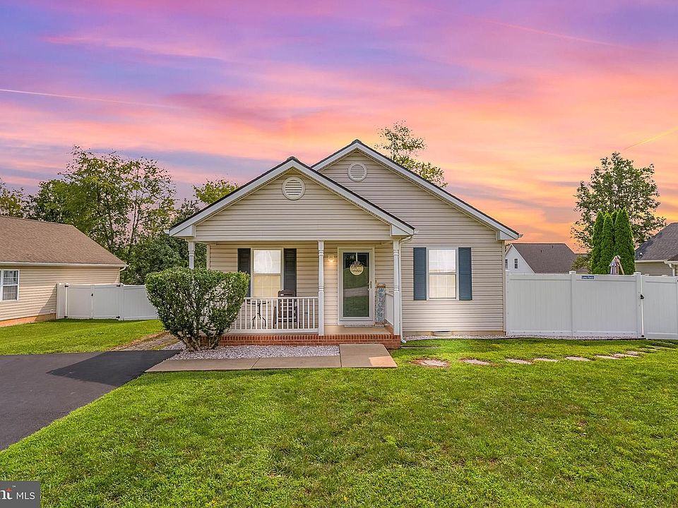 1st image of 606 Artisan Way