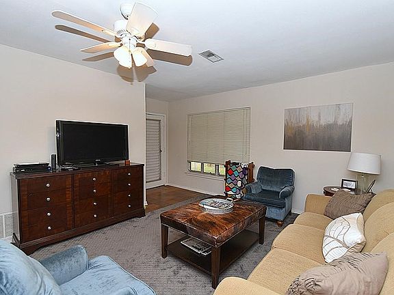 5th image of 5102 Aspen St