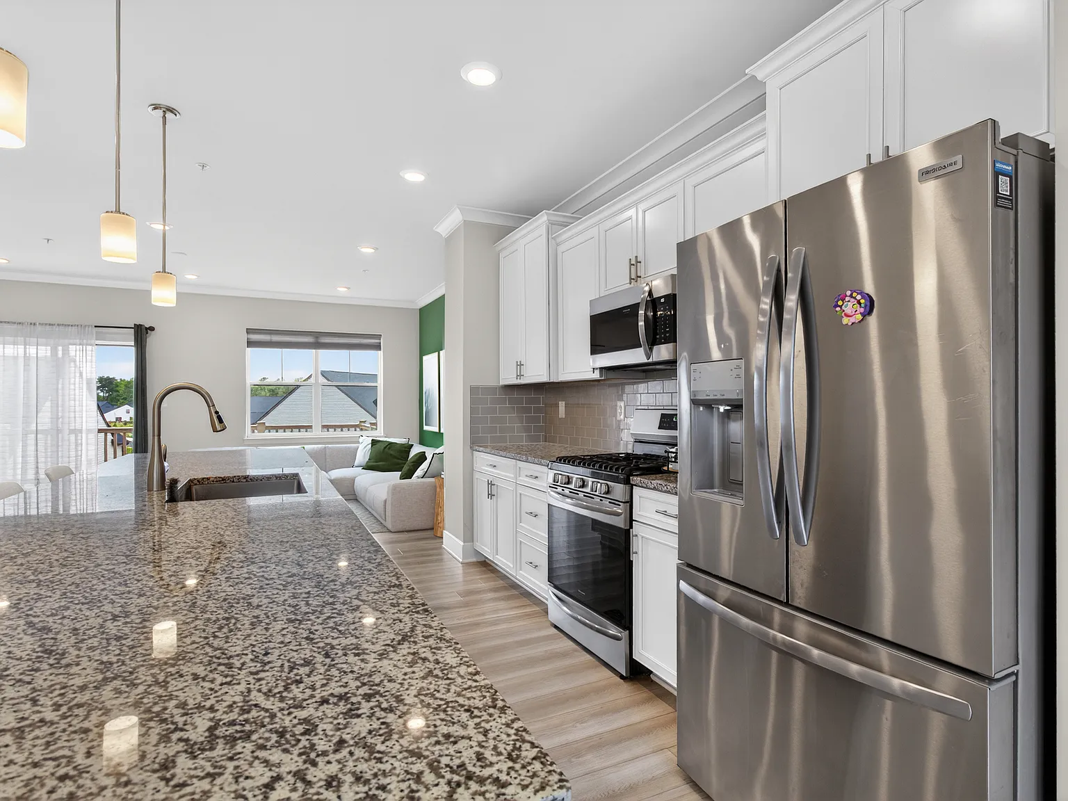 3 bed, 3.5 bath, 2140 sqft, $3,500 — Photo 4