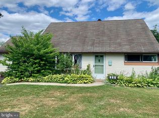 236 Quincy Dr, Levittown, PA 19057