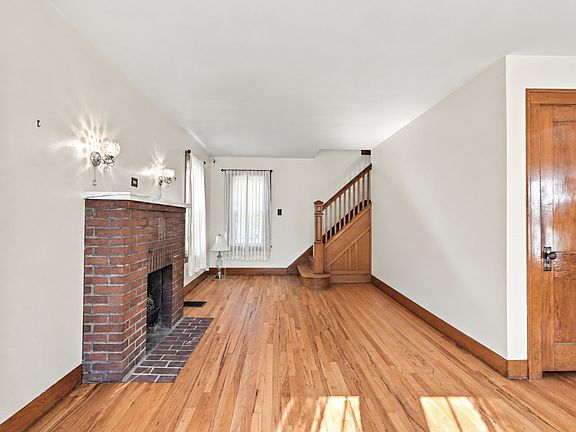 4th image of 1901 Vestal Rd