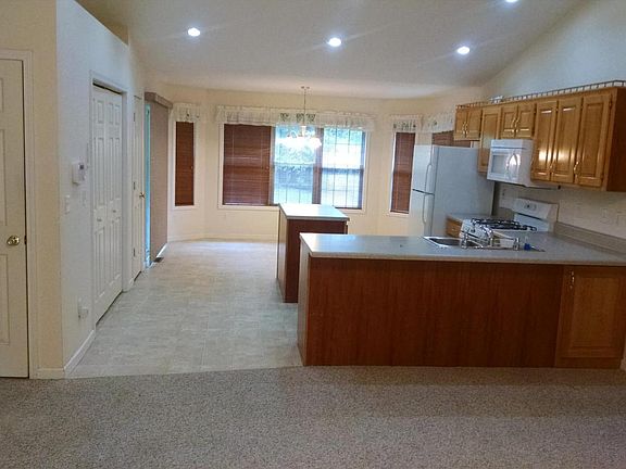 5th image of 189 Carriage Dr