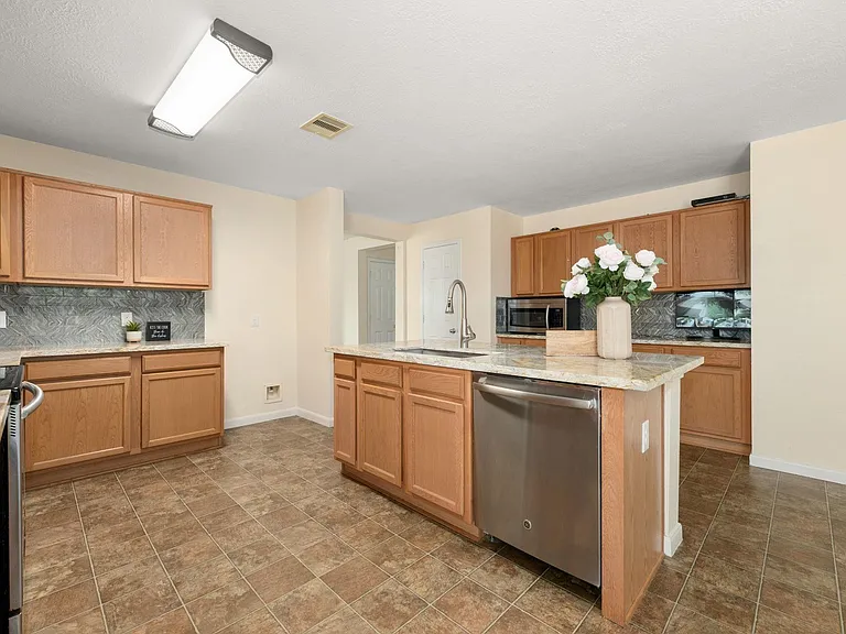 15906 Arapaho Bend Ln — Photo 8