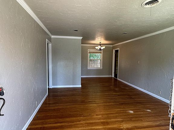 4th image of 5301 Westgate Dr