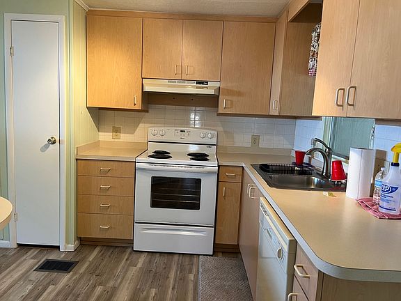 5th image of 2742 Vine Ln