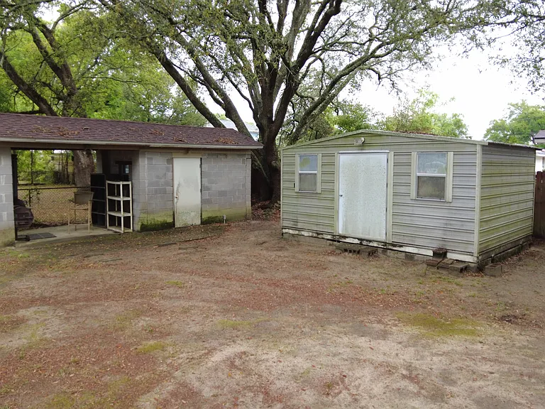 1230 E Leonard St — Photo 12