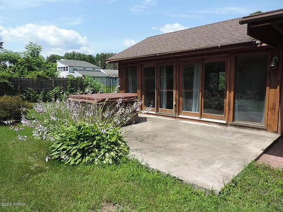 2nd image of 104 Harrison Avenue Ext