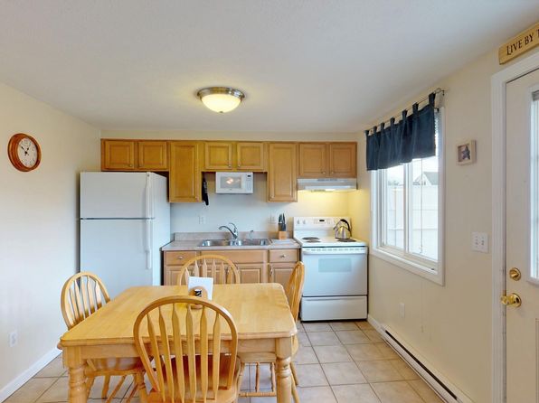 189 E Grand Ave APT 114