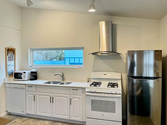 5th image of 2404 E 11th St #B