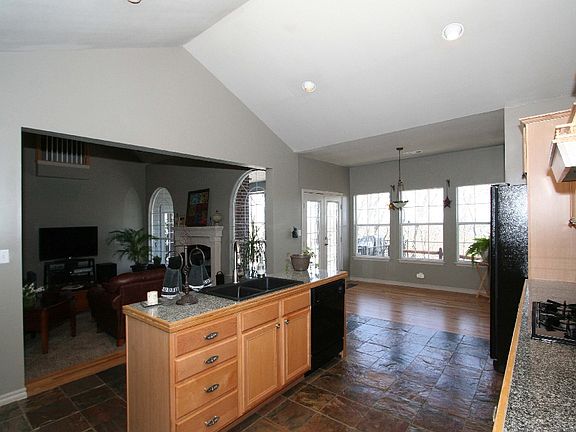 3rd image of 2813 S 294 East Ave
