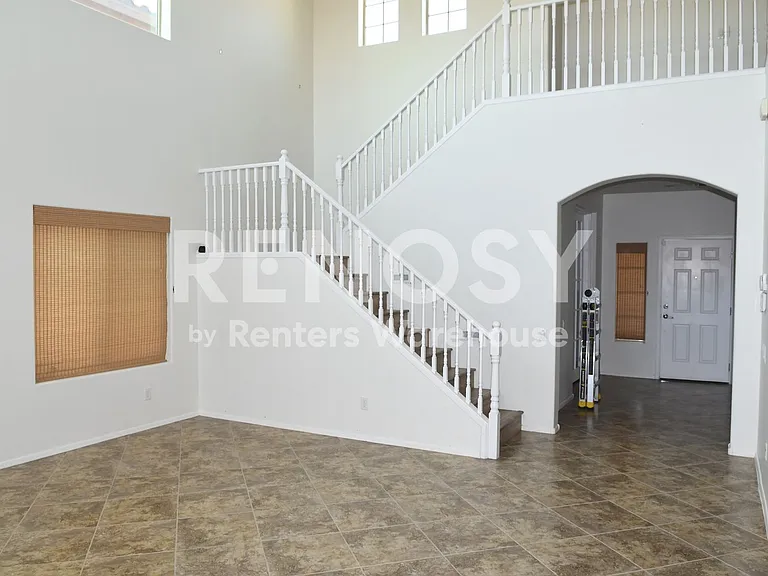 10827 W Cottontail Ln — Photo 3
