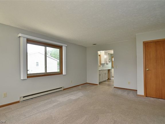 3rd image of 1184 Orchard Ave