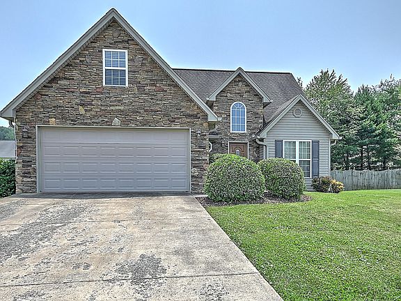 3rd image of 225 Jaybird Ct