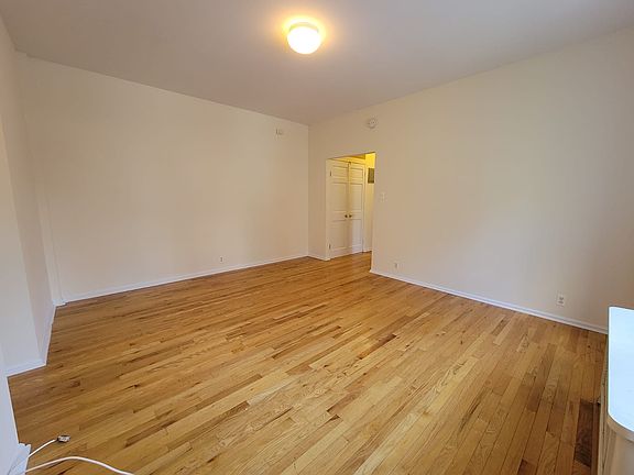 3rd image of 137 E 29th St #4Y