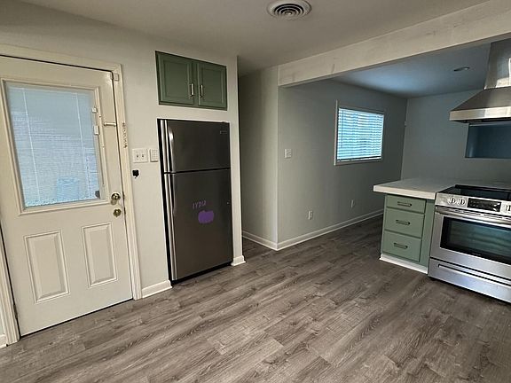 4th image of 1631 Brookhaven Dr