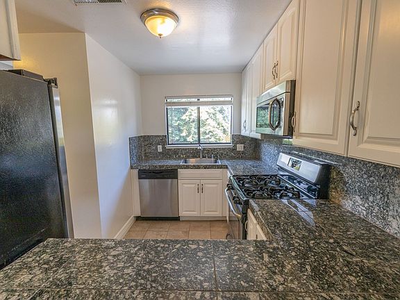 4th image of 996 Silverado Ct