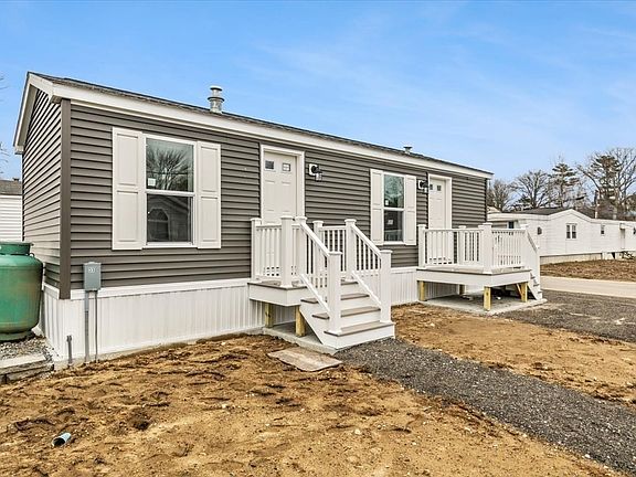 3rd image of 1540 Broadway Trlr 33