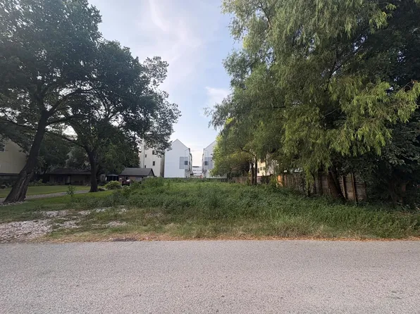 1235 W 22nd St, Houston, TX 77008